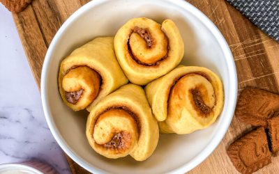 Microwaved Biscoff Cinnamon Rolls